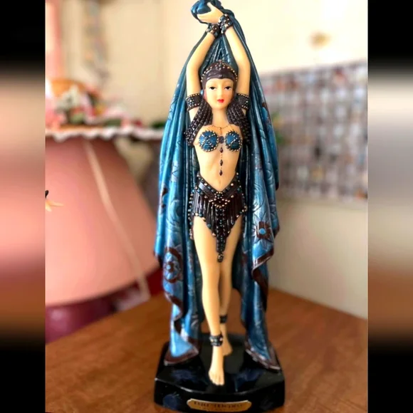 Objet 'd Elegance Gypsy Figurines - Picture 2 of 4